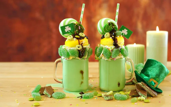 St Patricks Day on-trend holiday freak shakes with candy and lollipops. — Stock Photo, Image