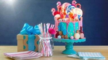 Eğilim candyland fantezi damla yenilik Doğum günü pastası üzerinde