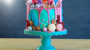 Eğilim candyland fantezi damla yenilik Doğum günü pastası üzerinde
