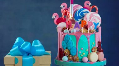 Eğilim candyland fantezi damla yenilik Doğum günü pastası üzerinde
