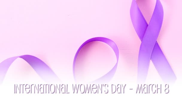 Día Internacional de la Mujer, 8 de marzo, cintas púrpura con texto animado . — Vídeos de Stock