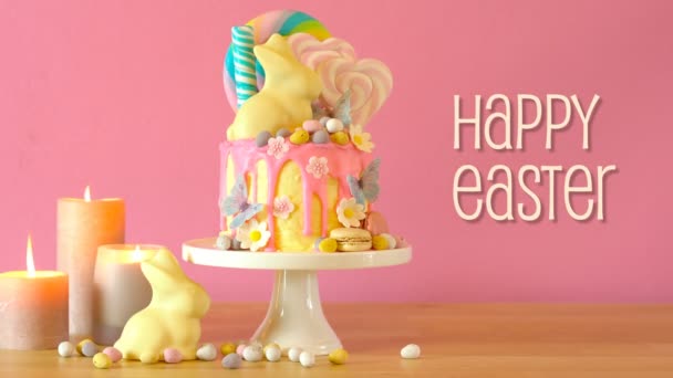 Páscoa candyland gotejamento bolo com coelho de chocolate e saudação de texto animado . — Vídeo de Stock