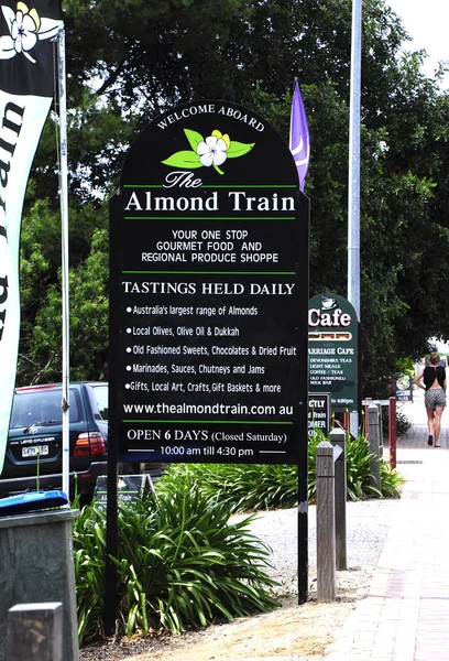 Tienda y cafetería gourmet Almond Train en McLaren Vale, Australia Meridional . — Foto de Stock