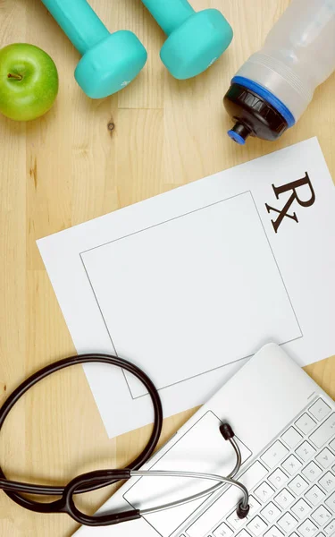 Prescripción para una buena dieta de salud y ejercicio plano yacía sobre la cabeza con copyspace . — Foto de Stock