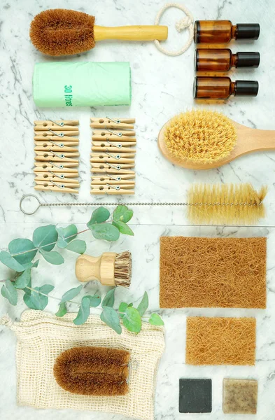 Cero residuos, ropa sin plástico y limpieza de productos para el hogar flatlay . Fotos de stock