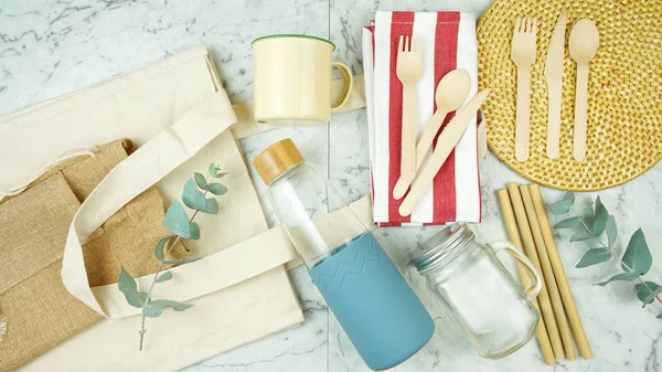 Zero waste, plastic-free, eco-friendly tableware flat lay concept. — Stock Photo, Image