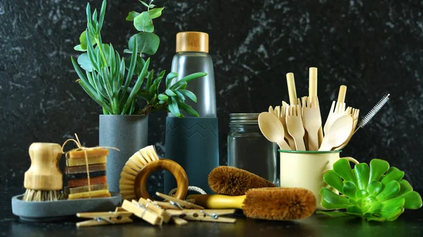 Zero rifiuti, plastica-free, eco-friendly concetto di prodotti per la casa cucina . — Foto Stock