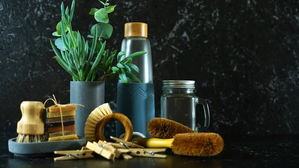 Zero rifiuti, plastica-free, eco-friendly concetto di prodotti per la casa cucina . — Foto Stock