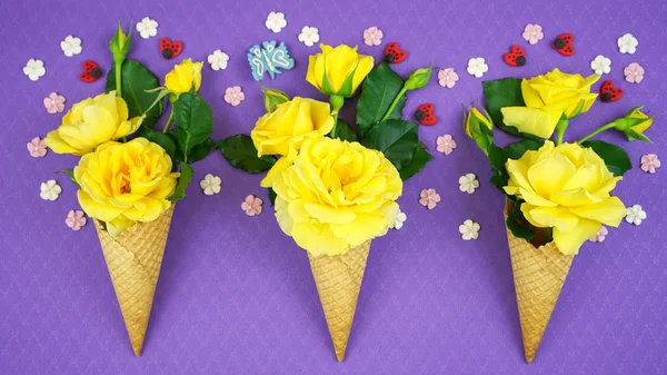 Summertime concept with ice cream cones filled with fruit, flowers and candy. — Stock Photo, Image