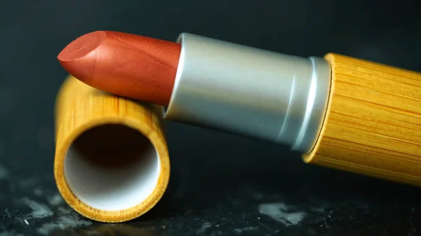 Zero-waste lipstick, refillable, reusable bamboo makeup, macro selective focus. — Stock Photo, Image