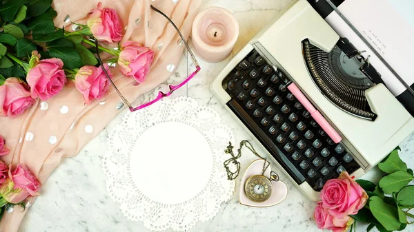 Romantic vintage writing scene with old typewriter overhead on marble table. — Stock Photo, Image