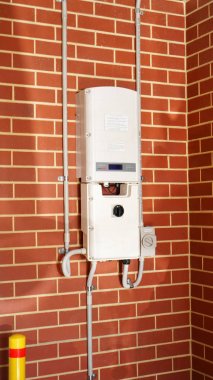 Yurtiçi güç depolama için Solar Edge inverter güneş paneli sistemi.