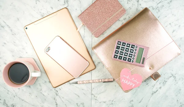 Feminine desk workspace with rose gold accessories flatlay. — Stock Photo, Image