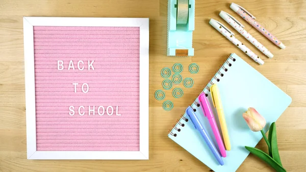 Pink notice board with Back to School message . — Stock Photo, Image