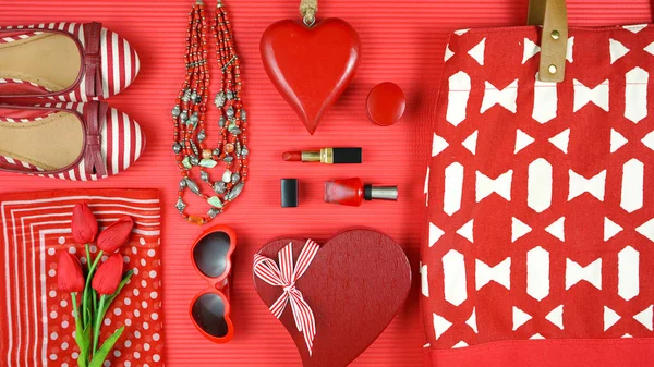 Red feminine accessories travel shopping planning packing concept flatlay. — Stock Photo, Image