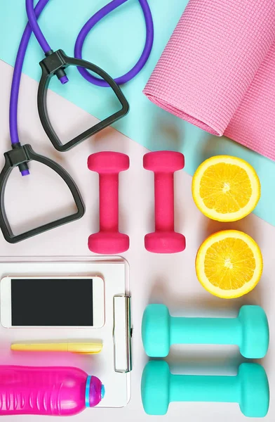 Concept de santé et de fitness sur fond coloré moderne . — Photo