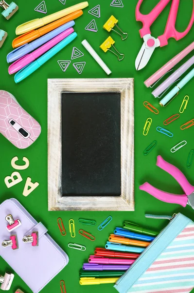 Back to school blackboard concept flat lay overhead. — Stock Photo, Image