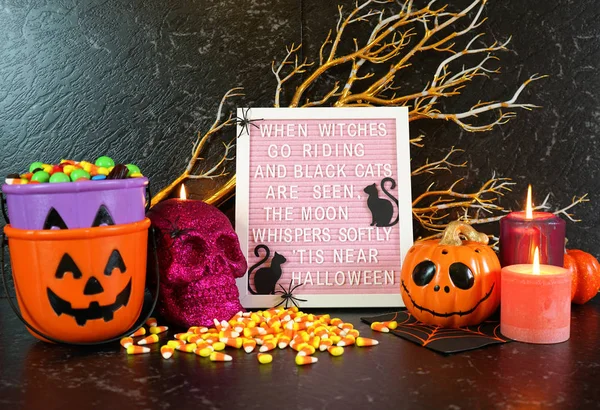 Halloween mantel table centerpiece with Halloween poem letter board. — Stock Photo, Image