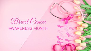 Pembe Kurdele Meme Kanseri Farkındalık Ay flatlay üste.