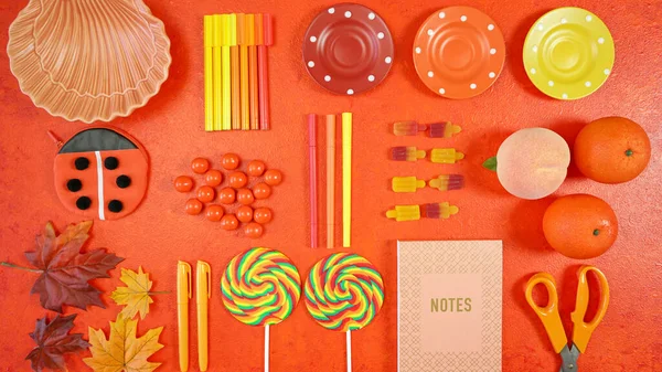 Oranje esthetiek Terug naar School thema creatieve lay-out plat. — Stockfoto
