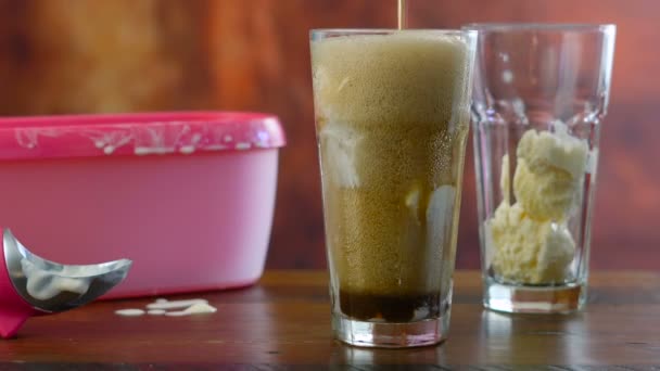 Preparing black cow cola ice cream soda floats, time lapse. — Stock Video