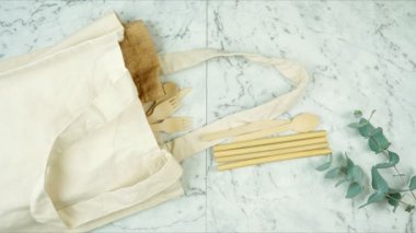 Sıfır atık, plastiksiz, çevre dostu masa donanımı stop hareketi.