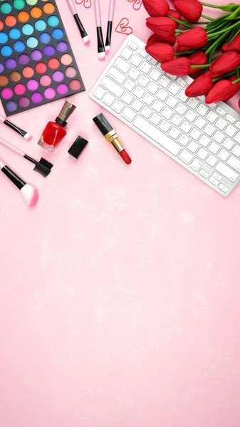 Beauty makeup shopping desktop workspace blog hero header overhead flat lay. — Stock Photo, Image