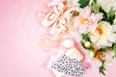 Pointe Bale Ayakkabıları Estetik Masaüstü çalışma alanı blog başlığı düz başlıktaydı.