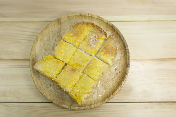 Dessert Con Toastin Una Piastra Legno Isolata Sfondo Legno Copia — Foto Stock