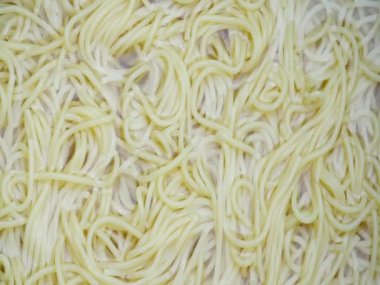 Gökyüzü parlak güneş güzel mavi parlıyor. Hızlandırılmış bulutlar, hızlı doğa arkaplanı.