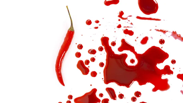 白の背景 テキストのコピー スペース コンセプト シリアル キラー トップ ビューに血の赤唐辛子 — ストック写真