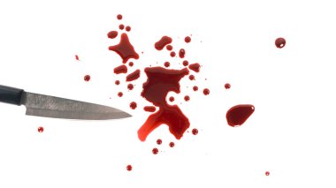 Beyaz Arka Plan'da kanlı bıçak. Konsept Cadılar Bayramı gecesi. Konsept Seri katil. Restoranda Concept Mutfak bıçağı. Metniniz için kopyalama alanı ile üst görünüm