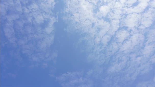 Lucht Helder Zon Schijnt Mooi Blauw Time Lapse Wolken Bewegende — Stockvideo