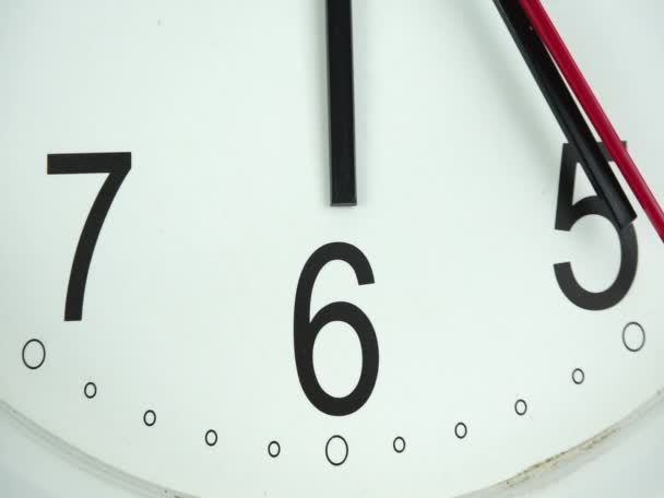 Primer Plano Reloj Pared Blanco Inicio Hora Reloj Minuto Pie — Vídeos de Stock