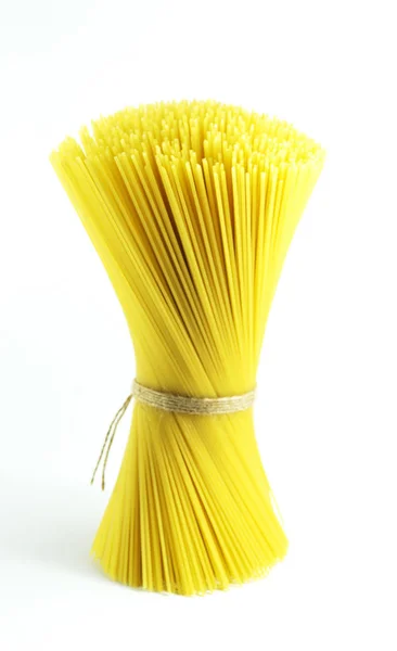 Gelbe Lange Spaghetti Isoliert Auf Weißem Hintergrund Blanko Für Design — Stockfoto