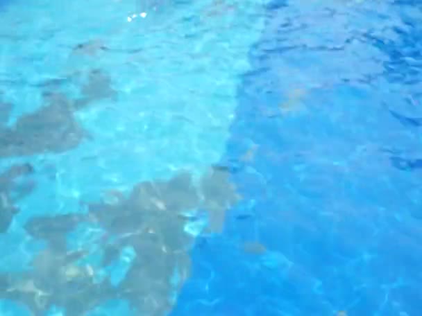 Licht Reflecterend Wateroppervlak Zwembad — Stockvideo