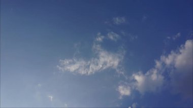 Dramatik bulutlar güzel ve gökyüzü bulutu Hızlı hareket zamanlı atlama.