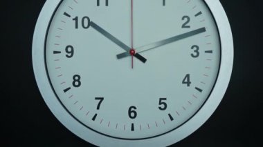 Açılı kamerayı tepeden tırnağa kapatın, saat 10 alarmı, zaman aşımı 60 dakika hızla ilerliyor.. 