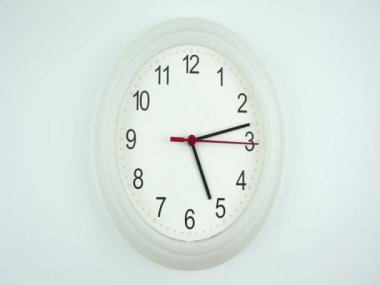 Beyazlar Showtime 'ı 05.14' te ya da akşam üzeri izliyorlar. İkinci el yavaş hareket eder, zaman kavramı..