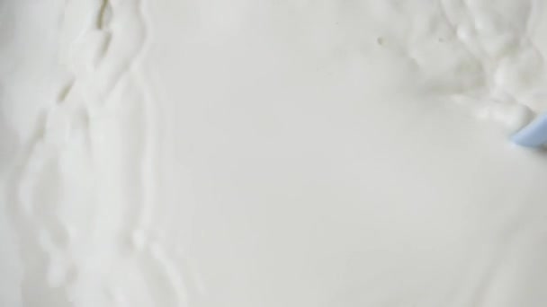 Lait frais Mélanger dans une casserole, Gros plan Vue de face Concept alimentaire.