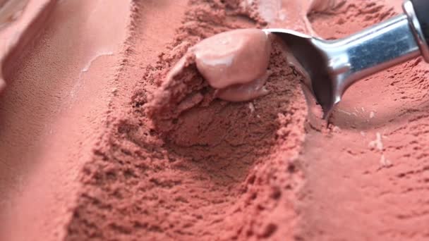 Cámara Lenta Primer Plano Scoop Helado Chocolate — Vídeos de Stock