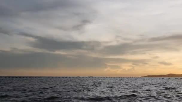 Πανόραμα Θέα Κύματα Θάλασσα Ηλιοβασίλεμα Φόντο Όμορφη Κίνηση — Αρχείο Βίντεο