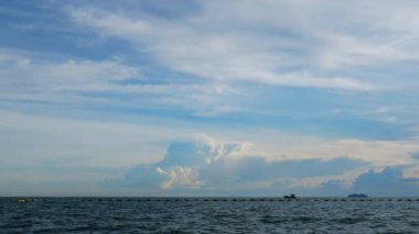 Günbatımında deniz su yüzeyine yansıyor, doğa deniz arka planına..