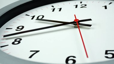 Gri saati 09.43 'te kapat. Metin, Zaman kavramın için boşluk kopyala.