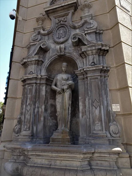 Schöne Skulptur Des Wasserbrunnens — Stockfoto