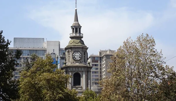 旧金山的教堂 它是一个宗教寺庙的天主教崇拜和老修道院在旧金山 屁股的召唤在智利的国家首都的中心 — 图库照片