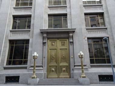 büyük çelik imparatorluk kapı