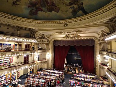 Ateneo Grand Splendid Buenos Aires, Arjantin'de bulunan ticari bir kitapçıdır. Grand Splendid tiyatrosunun bulunduğu yerde yer almak, 1 o tiyatronun orijinal mimarisini korumuş, ancak buna karşılık 