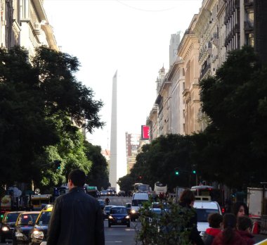 Buenos Aires Dikilitaş Pedro de Mendoza tarafından şehrin sözde ilk temelindördüncü yüzüncü vesilesiyle 1936 yılında inşa Buenos Aires şehrinin bir simgesi olarak kabul tarihi bir anıttır.