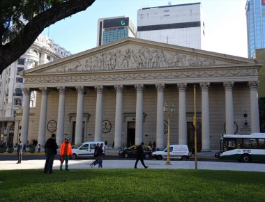 Buenos Aires Metropolitan Katedrali (Kutsal Teslis) Arjantin'in ana Katolik tapınağıdır. San Nicols'un Buenos Aires semtinde, San Martn Caddesi ve Rivadavia Caddesi'nin kesiştiği noktada, P'nin önünde yer almaktadır.